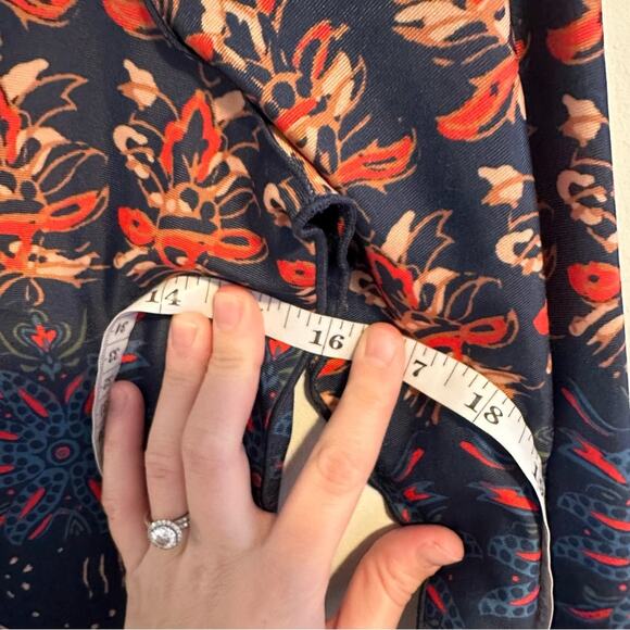 Hunter Bell Blue Orange Red Printed Turtleneck Long Sleeve Top Small - Picture 7 of 13